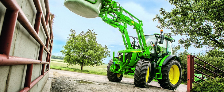 John Deere 5R 2017 John Deere z ofertą dla hodowców na targach AGROTECH 2017