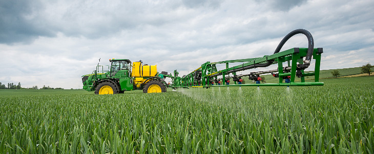 John Deere R4040i 1000 opryskiwacz Nowe ciągniki rolnicze   wzrost sprzedaży w marcu 2015