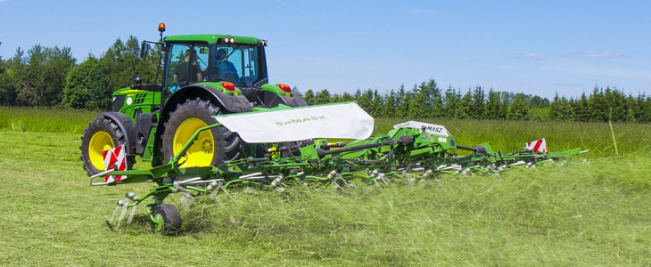 SaMASZ P10 1200 przetrzasacz nowosc 2017 Wtopa za wtopą ale kukurydza sypie się dalej! W polu maszyny Case IH i John Deere   FOTO