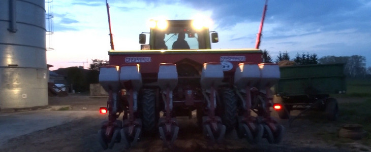 John Deere Gaspardo Siew kukurydzy 2017 video Sposób na wtopę w kukurydzy   Claas Jaguar 950 z napędem 4x4