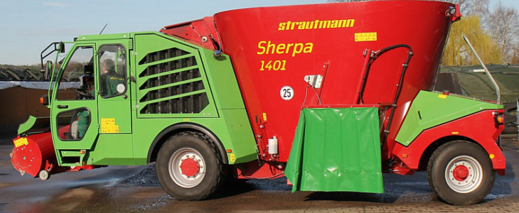 Strautmann Sherpa samojezdny woz paszowy Wozy paszowe Strautmann z mechaniczną dmuchawą do słomy