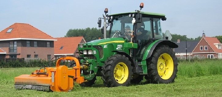 John Deere Truck1 Marchewkowy potwór w akcji! Kombajn samobieżny Dewulf   VIDEO