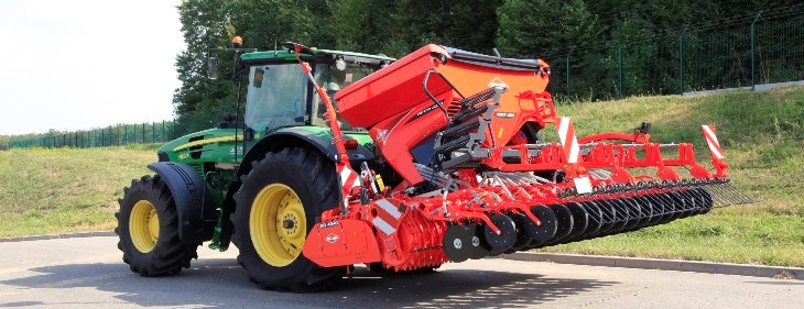 Kuhn Venta HR Kombajn Grimme Varitron 270 (354 KM) na polach w Parchaniu podczas zbioru marchewki   FOTO