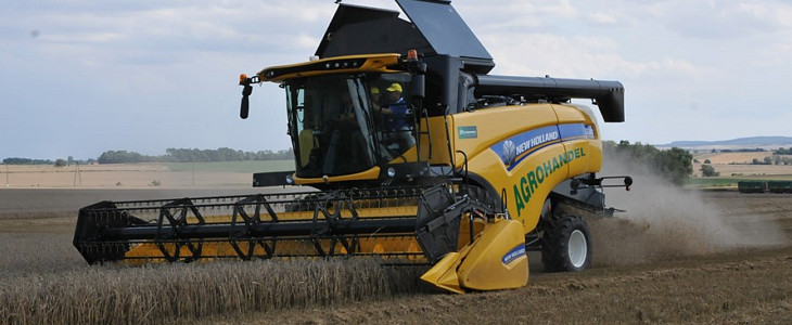New Holland CX5 CX6 2017 foto Nowe trzy sadzarki AVR serii Ceres
