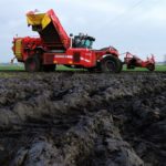 DSCF7624 2 150x150 Kombajn Grimme Varitron 270 (354 KM) na polach w Parchaniu podczas zbioru marchewki   FOTO