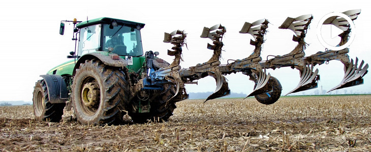 John Deere 8230 Lemken Juwel orka 2017 film W zimowej orce: New Holland T8040 i 5 skib od Kverneland   VIDEO