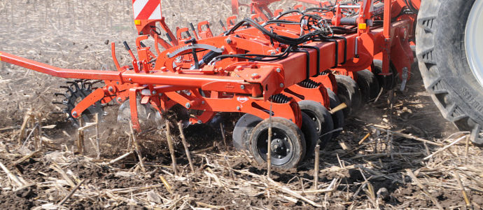 KUHN STRIGER serii 100 - Nowa generacja kultywatorów do uprawy pasowej