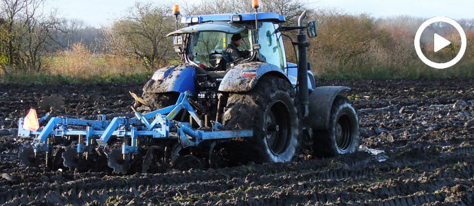 Błotna katownia! W polu New Holland T7070 z kultywatorem Mandam