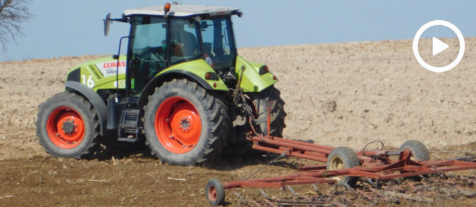 Wiosenne bronowanie 2018 ? W polu dwa ciągniki Claas Arion 420 - VIDEO
