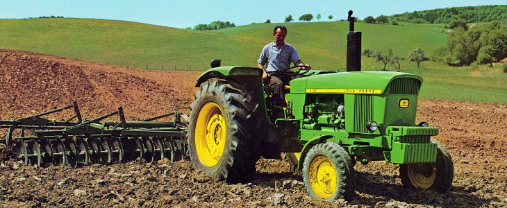 John Deere 100 lat traktor parada Powszechne ubezpieczenia dla rolników teraz dostępne na Poczcie