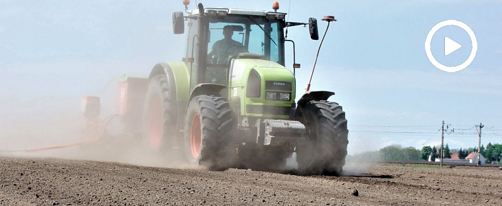 Claas Ares Fendt Massey Ferguson 2018 film John Deere 4755 i John Deere 6920 sieją groch   VIDEO