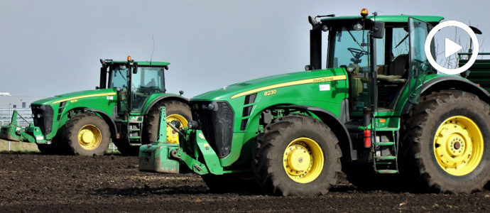 Bezorkowy siew pszenicy. W polu 2x John Deere 8230 + Horsch Tiger i Amazone AD