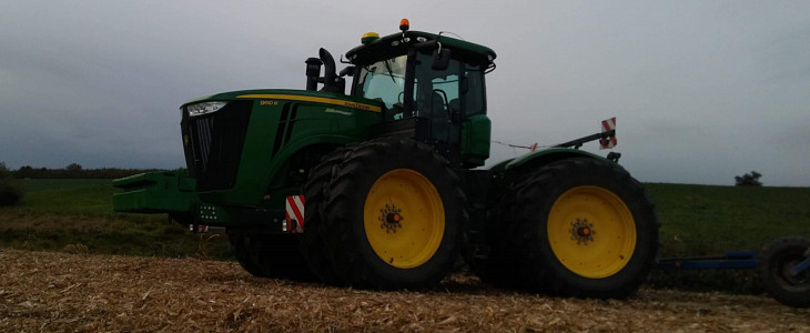 John Deere 9510R Kockerling uprawa 2018  film Współpraca między John Deere i Douglas Dynamics