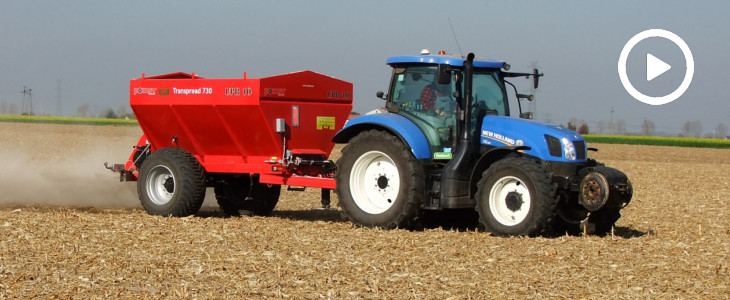 New Holland T6 rozsiewacz Pomot UPR10 2018  film New Holland T6030 i T6.175 z maszynami Samon kopią cebulę na Kujawach   VIDEO