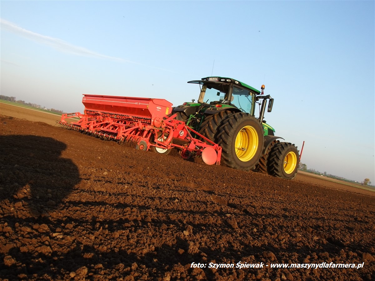 IS DSCF7034.JPG 1 John Deere 6155R z siewnikiem Kuhn Nodet ? siew pszenicy 2018 (VIDEO)