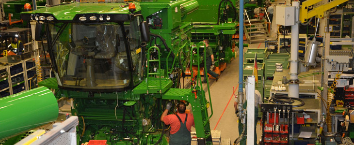 John Deere fabryka kombajnow Nastroje w branży maszyn i urządzeń rolniczych   jesień 2022 r