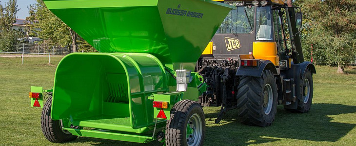 BUDISSA BAGGER RT5000 prasa silosujaca Mokro ale walczą! Ciągniki Deutz Fahr i John Deere + Claas Jaguar w kukurydzy   cz.1