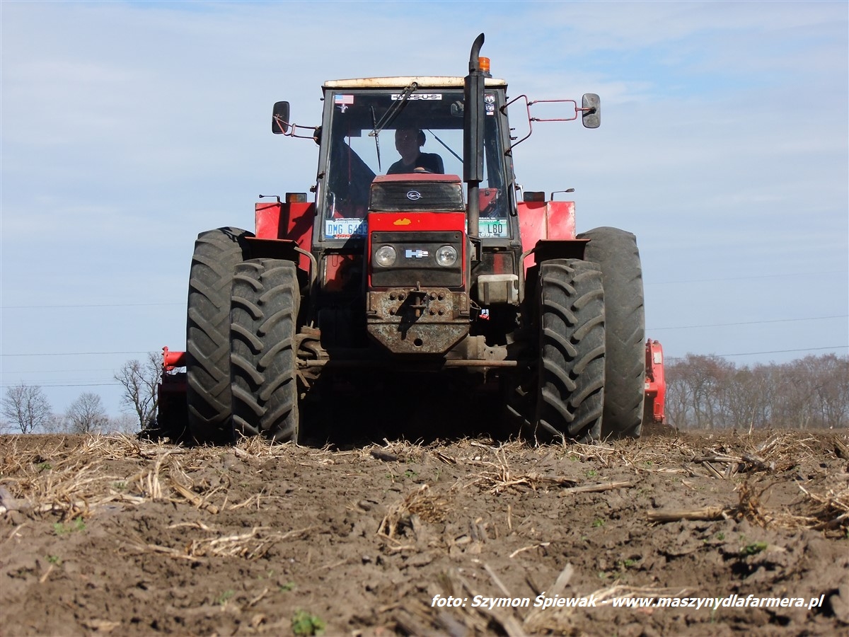 IS DSCF7041 Ursus 902, 1222, 1224, Zetor 16145, Fendt 936   siew buraków w Kom Rol   FOTO