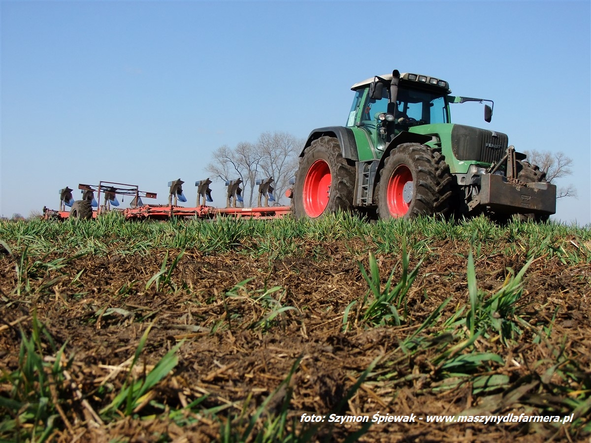 IS DSCF7034 Ursus 902, 1222, 1224, Zetor 16145, Fendt 936   siew buraków w Kom Rol   FOTO