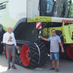 Symboliczne otwarcie szampana przez Dyrektora Gospodarstwa Jarosława Sokoła i Prezesa Andrzeja Przepiórę z firmy Ulenberg 150x150 Zakup sześciu kombajnów CLAAS LEXION 750   o wyborze zdecydował test polowy
