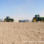 IS DSCF7160 150x150 John Deere 6195M i 8230 + Farmet Kompaktomat w pustynnej uprawie 2019 – FOTO