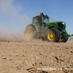 IS DSCF7175 150x150 John Deere 6195M i 8230 + Farmet Kompaktomat w pustynnej uprawie 2019 – FOTO