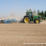 IS DSCF7194 150x150 John Deere 6195M i 8230 + Farmet Kompaktomat w pustynnej uprawie 2019 – FOTO