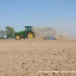 IS DSCF7206 150x150 John Deere 6195M i 8230 + Farmet Kompaktomat w pustynnej uprawie 2019 – FOTO