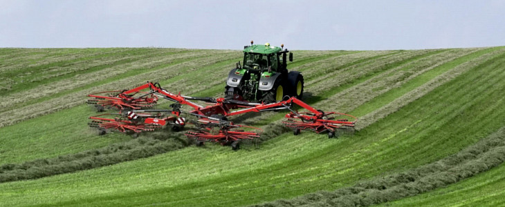 John Deere 6250R Kuhn rekord w zgrabianiu trawy Zestaw uprawowo siewny SPT ? nowość firmy AGRO TOM