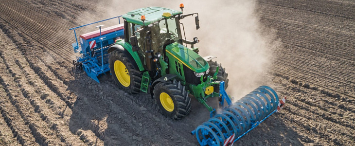 John Deere 6M nowa seria 2020 Lekkie wyhamowanie sprzedaży nowych traktorów w sierpniu 2020