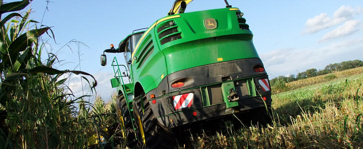 John Deere 8300 Kukurydza na kiszonke 2019  film Jak pracuje sieczkarnia JOHN DEERE serii 8000? – VIDEO