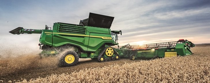 John Deere X9 John Deere świętuje 75 lecie samojezdnych kombajnów zbożowych