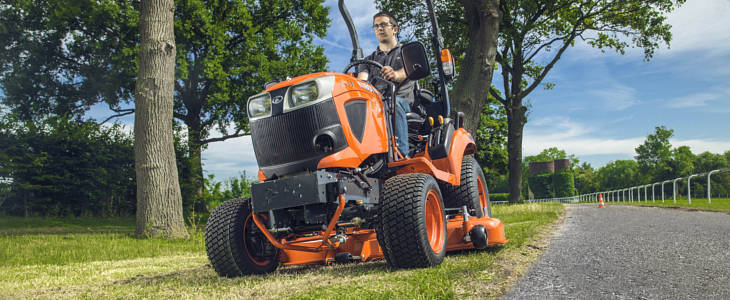 Kubota list otwarty FaresINtour   pokazy polowe ładowarek i paszowozów