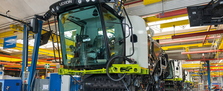 Claas fabryka kombajnow Sieczkarnia JOHN DEERE 7350 na łąkach CGFP Wojnowo   FOTO