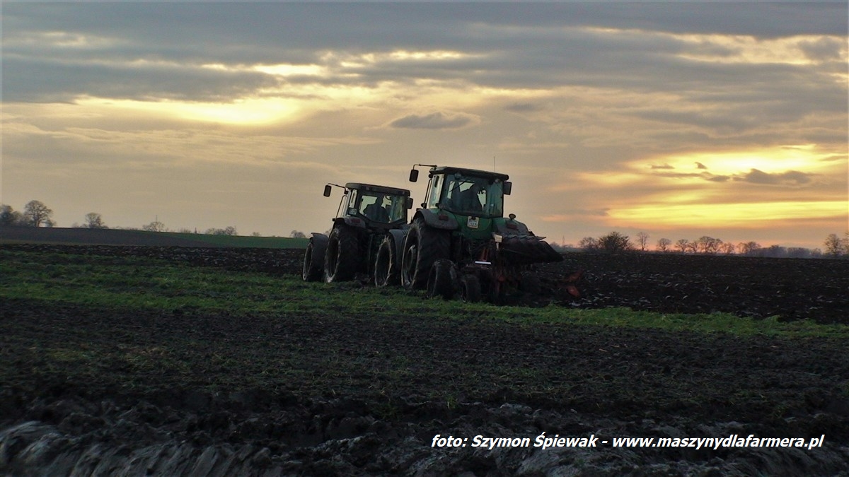 IS DSC00007 W ciężkiej zimowej orce: John Deere 6140R + 5 skib od Kverneland   VIDEO