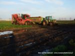 IS DSCF7034 2 150x113 Kombajn Dewulf i 4x John Deere w marchewce   FOTO