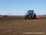 IS DSCF7979 2 150x113 Pasowy siew buraków – John Deere 8400R + Czajkowski ST600, New Holland T8.360 + Pöttinger Terradisc (FOTO)