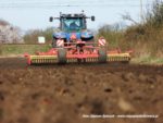 IS DSCF7987 150x113 Pasowy siew buraków – John Deere 8400R + Czajkowski ST600, New Holland T8.360 + Pöttinger Terradisc (FOTO)