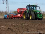 IS DSCF8005 150x113 Pasowy siew buraków   John Deere 8400R + Czajkowski ST600, New Holland T8.360 + Pöttinger Terradisc (FOTO)