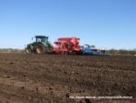 IS DSCF8016 150x113 Pasowy siew buraków – John Deere 8400R + Czajkowski ST600, New Holland T8.360 + Pöttinger Terradisc (FOTO)