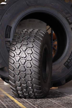 MICHELIN CargoXBib Heavy Duty 5 Opona MICHELIN CargoXBib Heavy Duty z innowacyjnym trójkątnym bieżnikiem