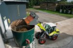 ladowarka kolowa claas zaladunek wozu paszowego 150x100 Ładowarka kołowa w rolnictwie. Wszechstronność i funkcjonalność w codziennej pracy
