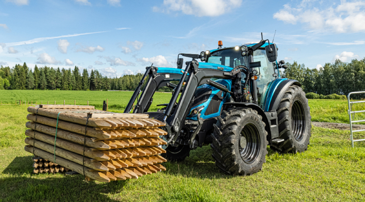 valtra g series tractor g135 unlimited 1600 900 Valtra G – nowa seria piątej generacji fińskich ciągników