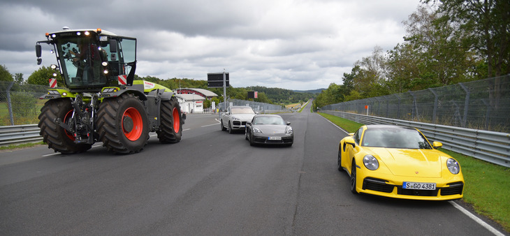 Claas Xerion na torze 2020 film 1 CLAAS XERION 5000 Trac VC na torze wyścigowym Nürburgring