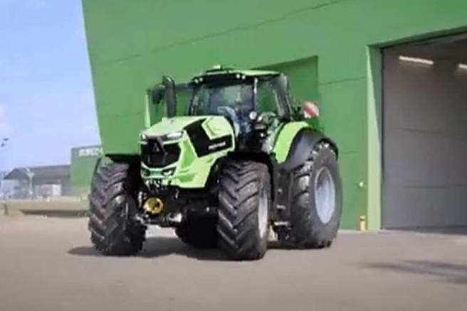 DF 8 1 #AlwaysOnTractor – Nowy DEUTZ FAHR 8280 TTV oficjalnie zaprezentowany