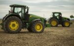 fot8 Nowe  ciagniki JohnDeere w testach polowych 1 150x94 Nowe ciągniki John Deere w testach polowych