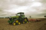 fot9 Nowe  ciagniki JohnDeere w testach polowych 1 150x100 Nowe ciągniki John Deere w testach polowych