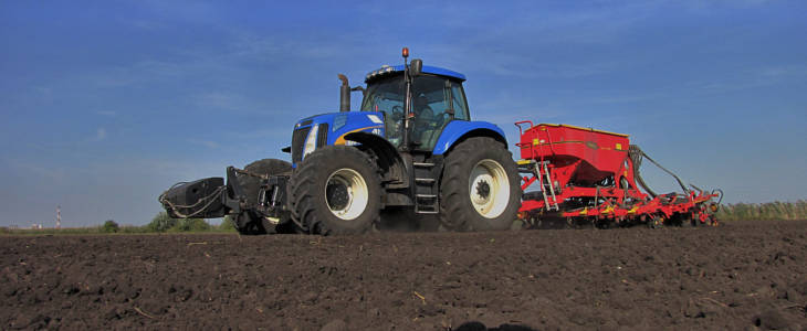 New Holland T8 Vaderstad siew 2020 film Opryski w Blue Team   New Holland T6030 + John Deere 740i (VIDEO)