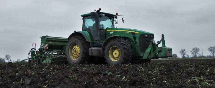 John Deere 8230 Amazone siew pszenicy 2020 film Opryski 2020 w zielono żółtych barwach   John Deere 6420 + John Deere 740 (VIDEO)