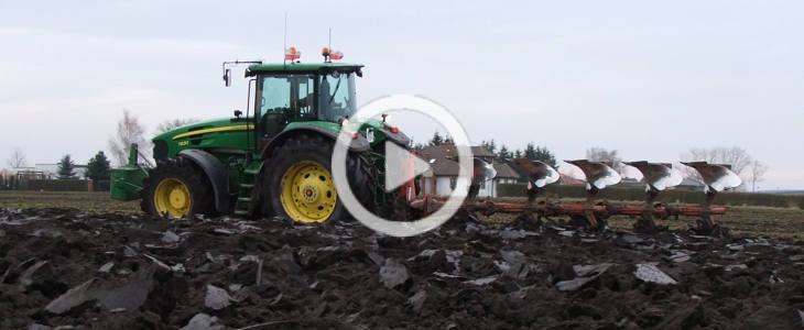 John Deere 7830 Kuhn film John Deere 7830 z pługiem dłutowym Bednar Terraland w uprawie po burakach   VIDEO